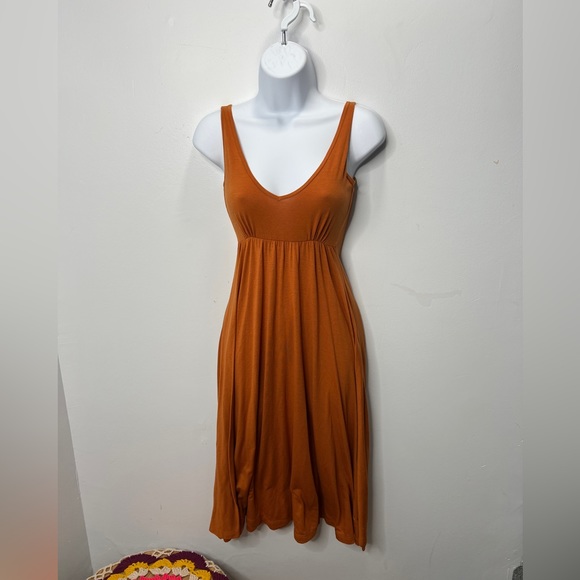 Banana Republic Dresses & Skirts - Banana republic burnt orange pumpkin spice v neck knit midi dress